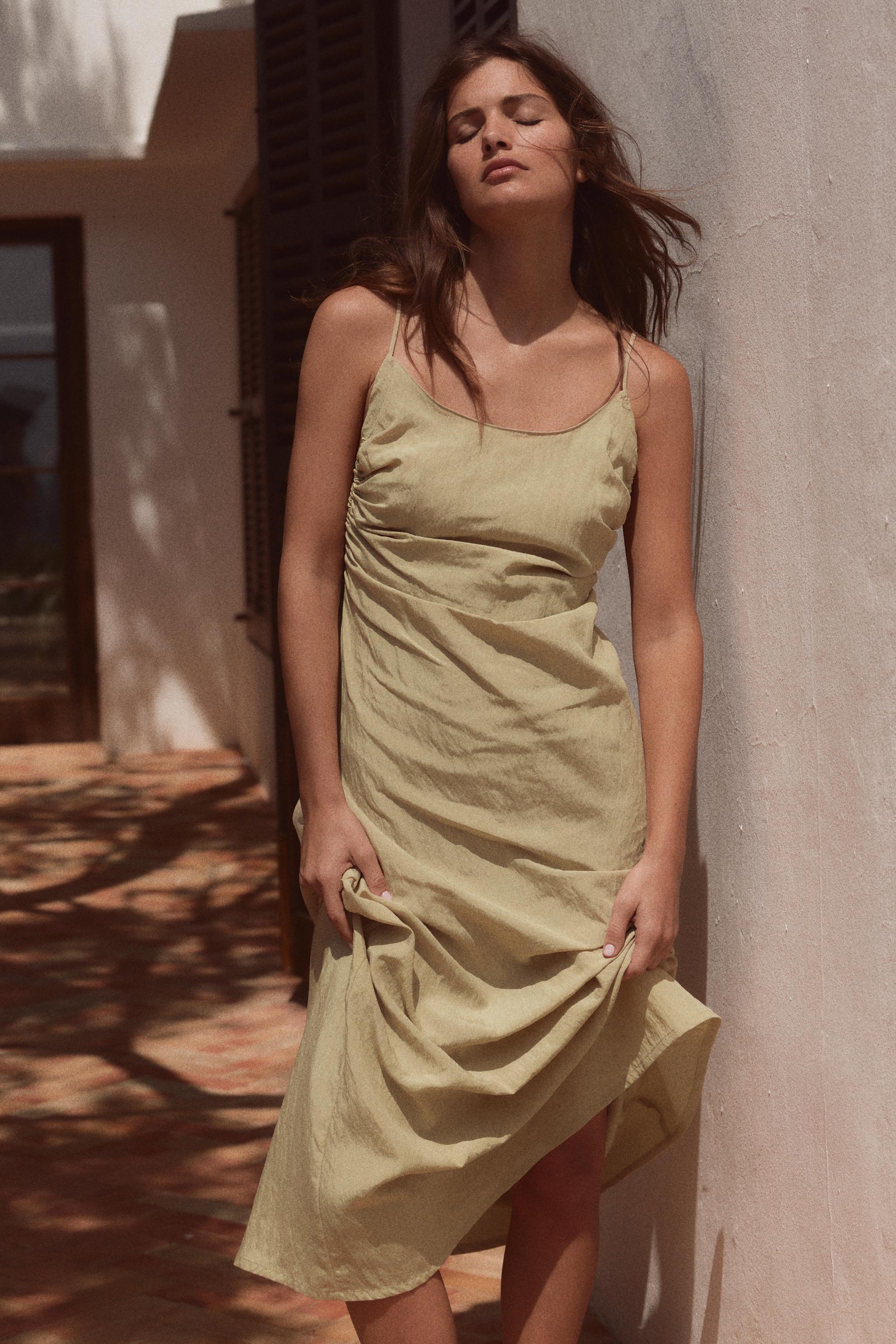 FLOWY OPEN-BACK MIDI DRESS